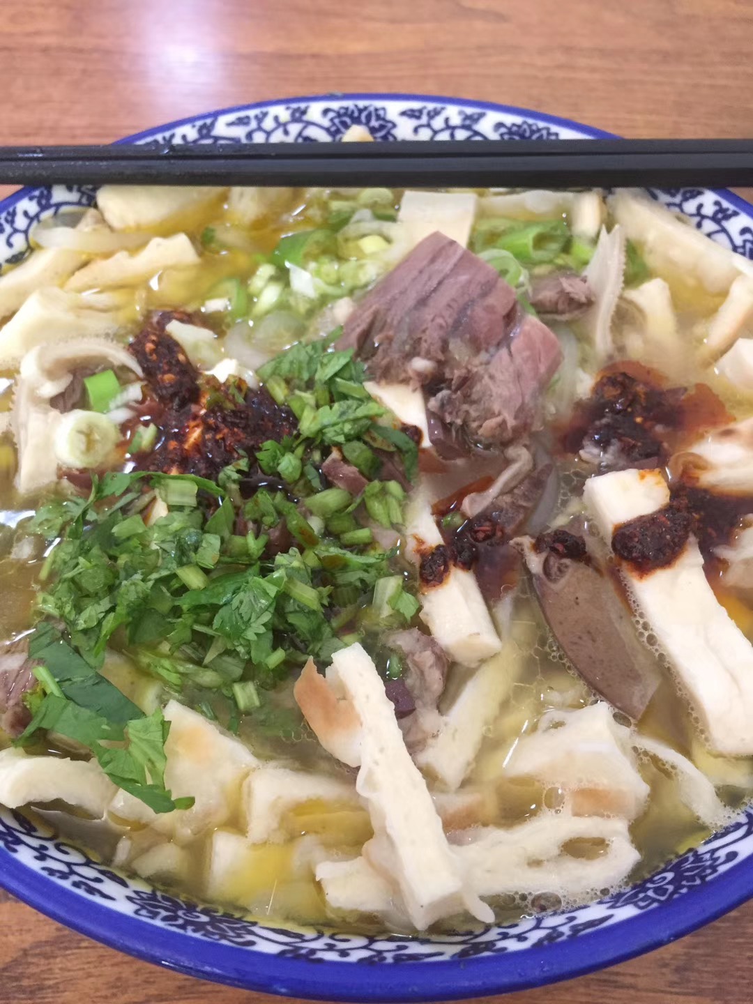 去關山草原游玩一定得吃碗隴縣的羊肉泡